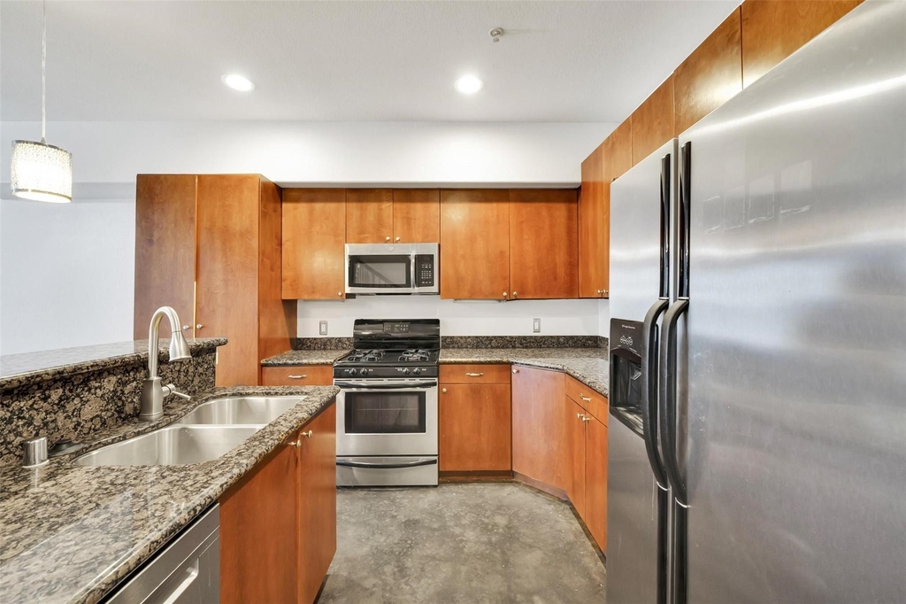 2216 Chenevert Street - Photo 11