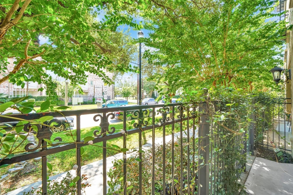2216 Chenevert Street - Photo 20