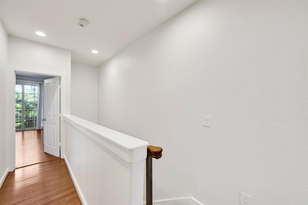 2216 Chenevert Street - Photo 18