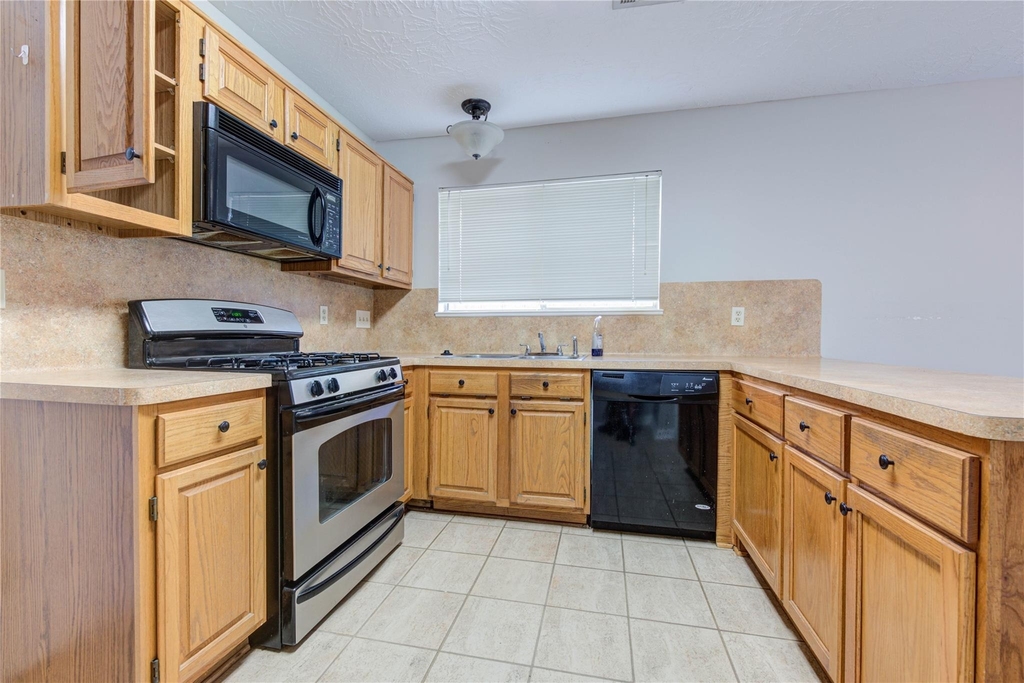 3322 Larkwood Lane - Photo 6