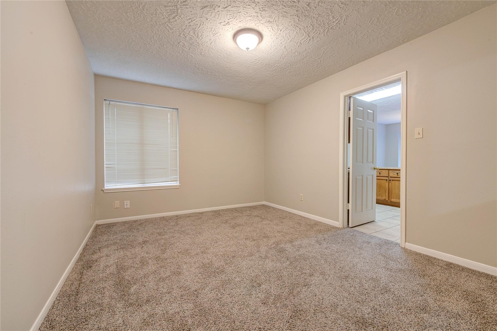 3322 Larkwood Lane - Photo 5