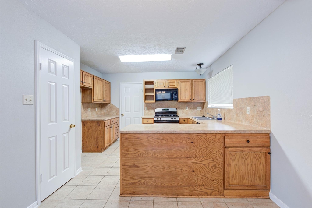 3322 Larkwood Lane - Photo 9