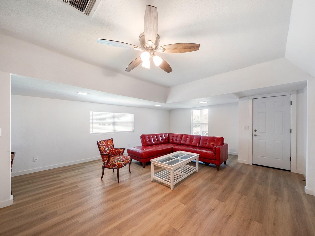 111 Holderrieth Boulevard - Photo 4