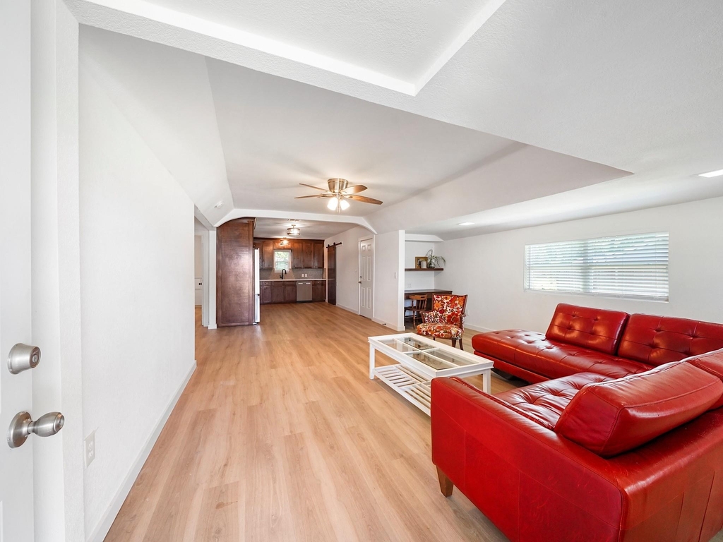 111 Holderrieth Boulevard - Photo 3