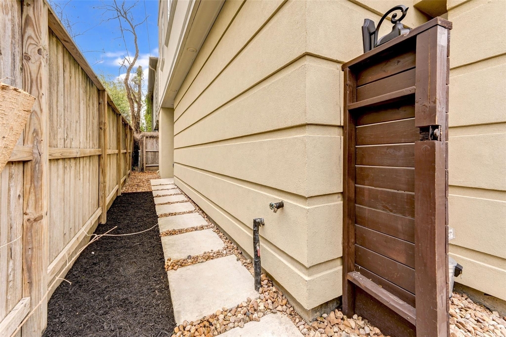 1108 Fowler Street - Photo 4