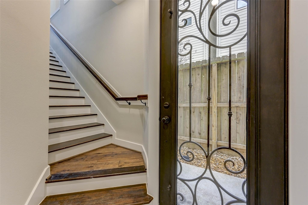 1108 Fowler Street - Photo 7