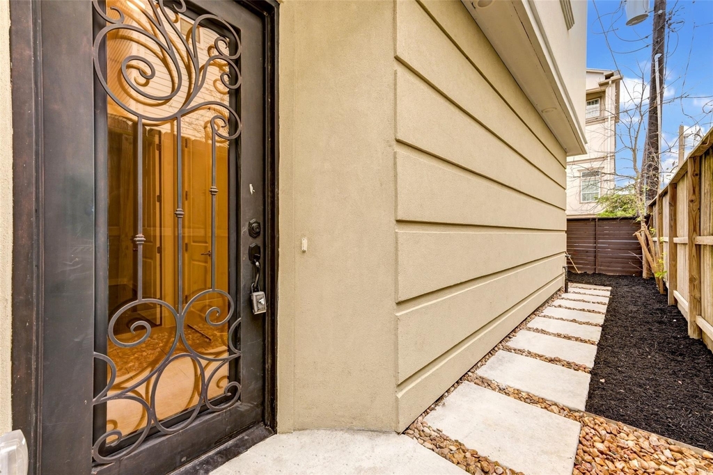 1108 Fowler Street - Photo 6