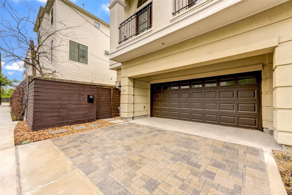 1108 Fowler Street - Photo 2
