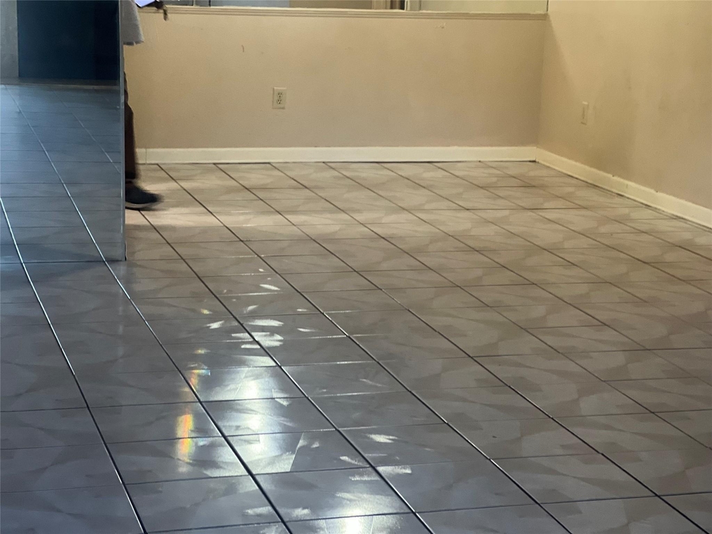 9797 Leawood Boulevard - Photo 2