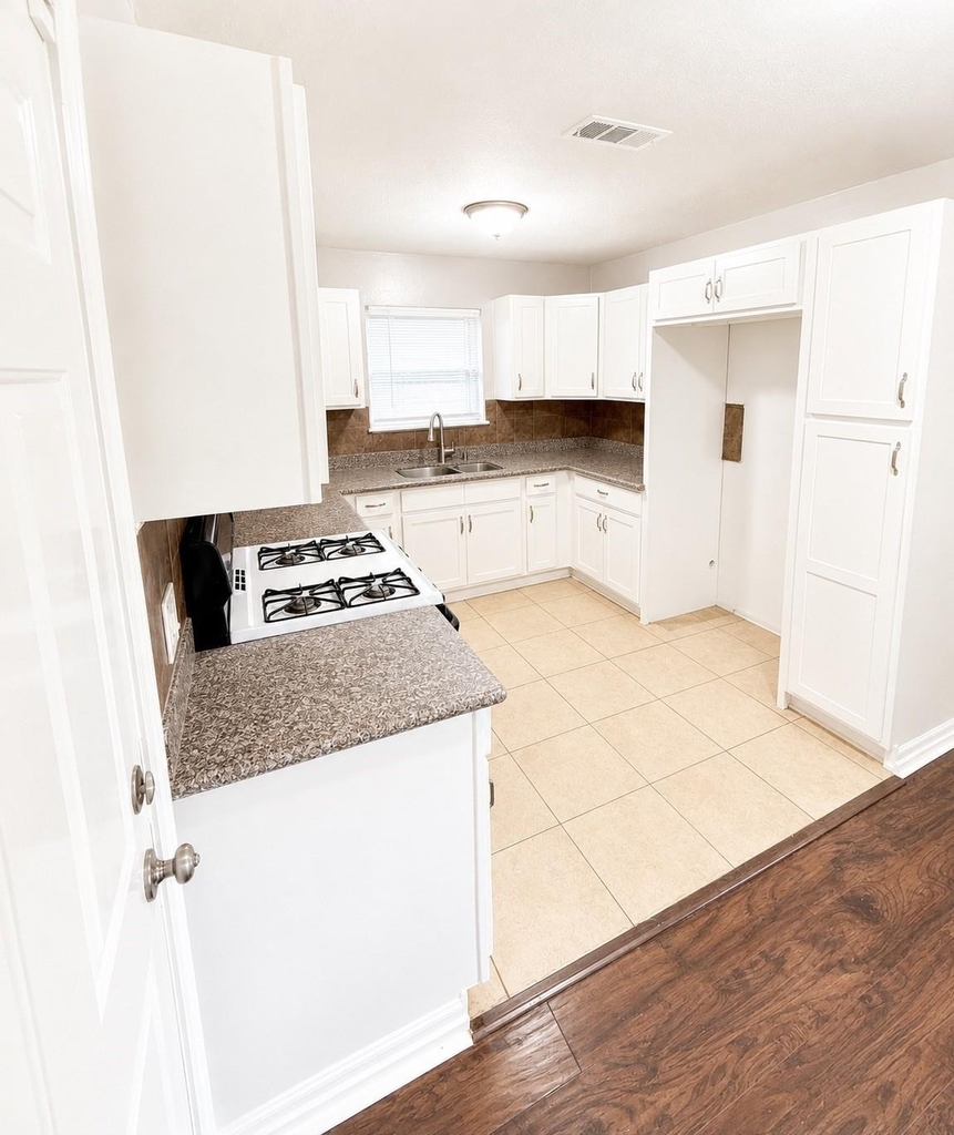 705 Evanston Street - Photo 7