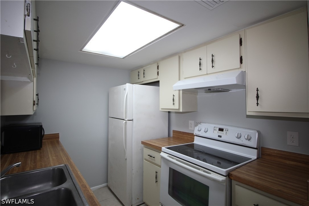 613 Hancock Bridge Parkway - Photo 1