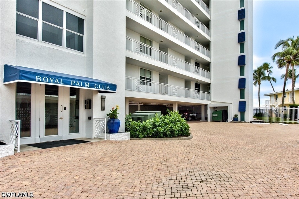 2121 Gulfshore Boulevard N - Photo 11
