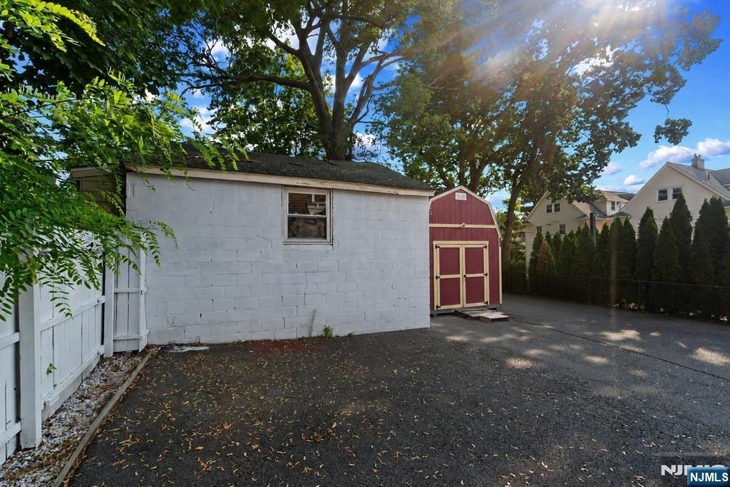 165 Claremont - Photo 22