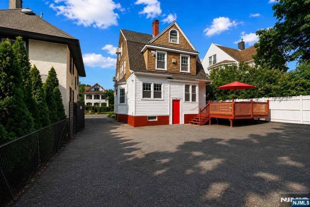 165 Claremont - Photo 19