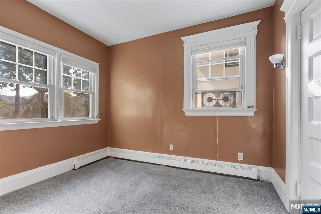 165 Claremont - Photo 8