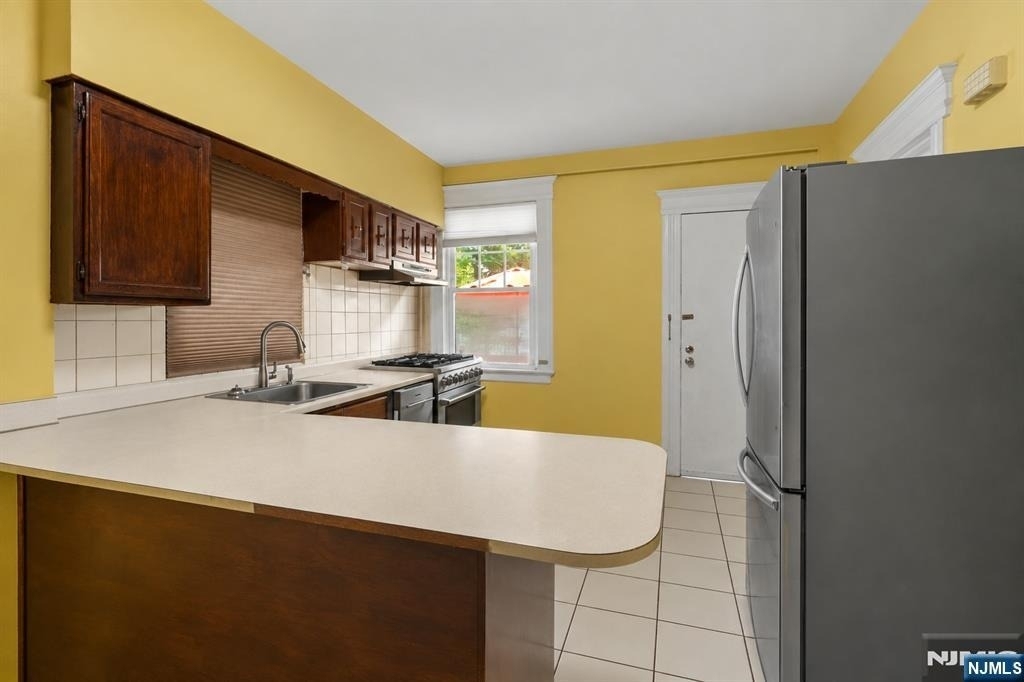 165 Claremont - Photo 13
