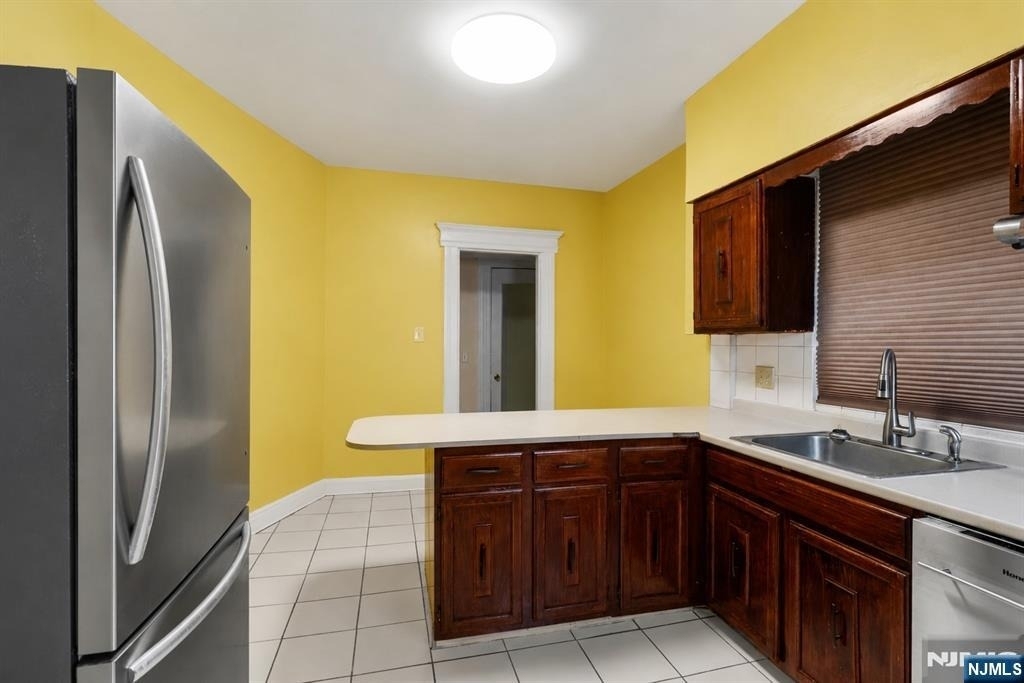 165 Claremont - Photo 15