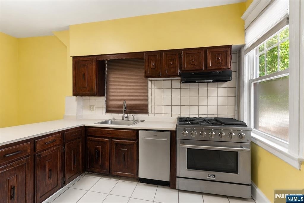 165 Claremont - Photo 14