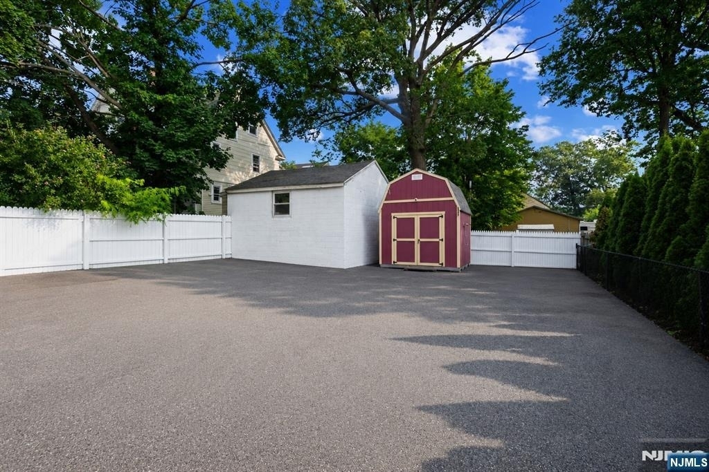165 Claremont - Photo 21