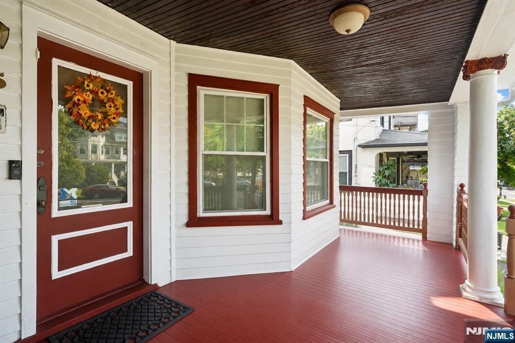 165 Claremont - Photo 2