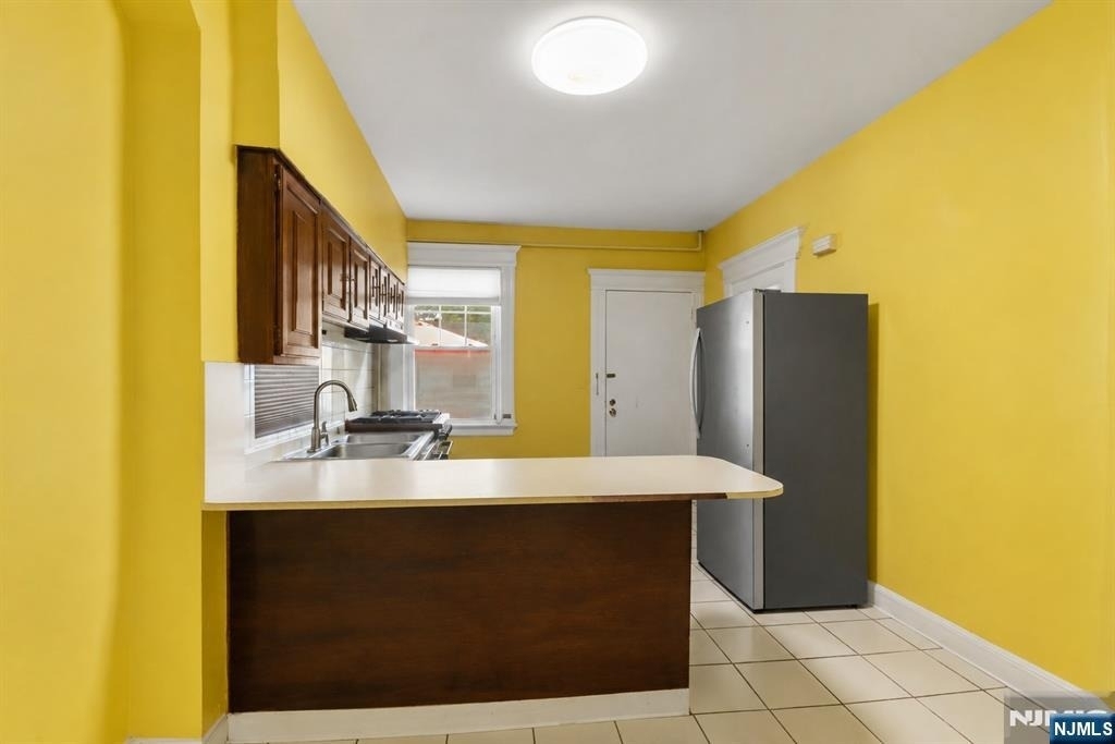 165 Claremont - Photo 12