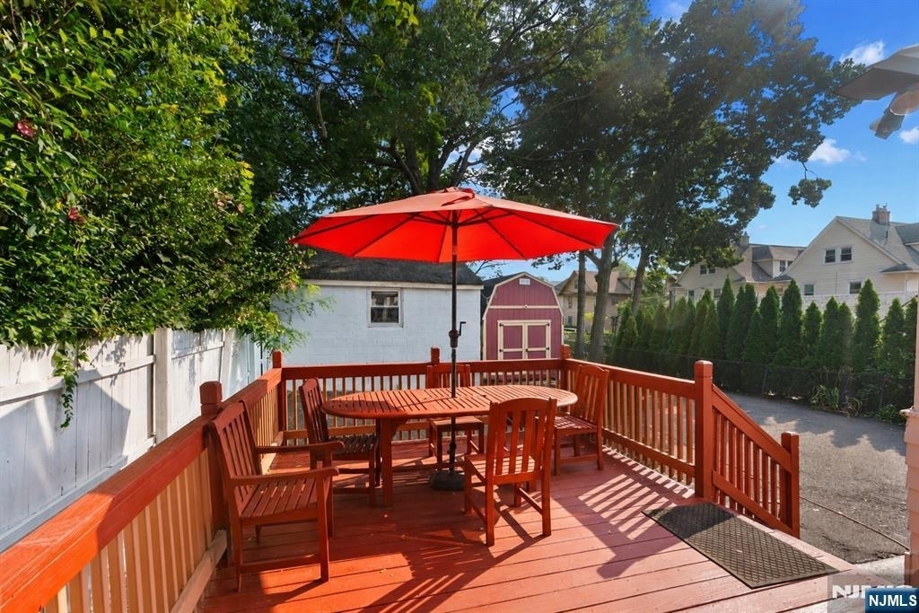 165 Claremont - Photo 16