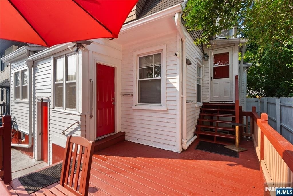 165 Claremont - Photo 18