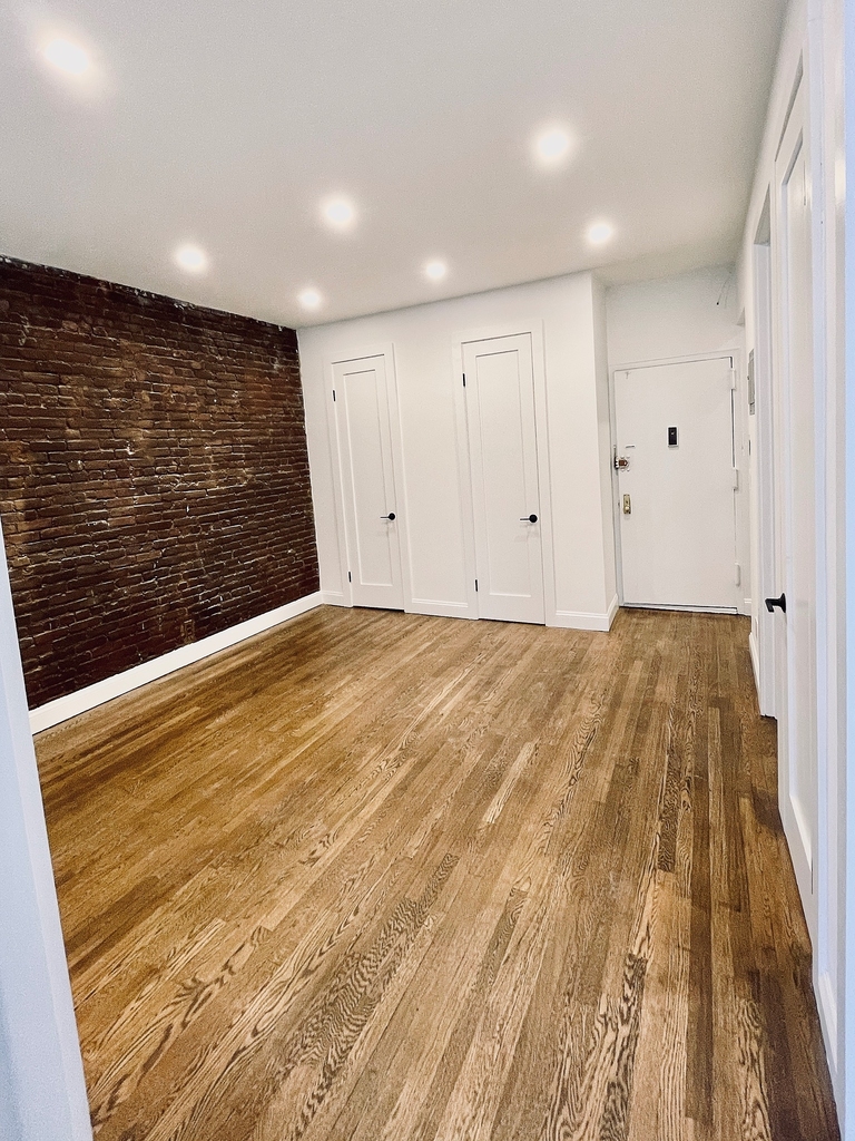 East 80th Street - Photo 0