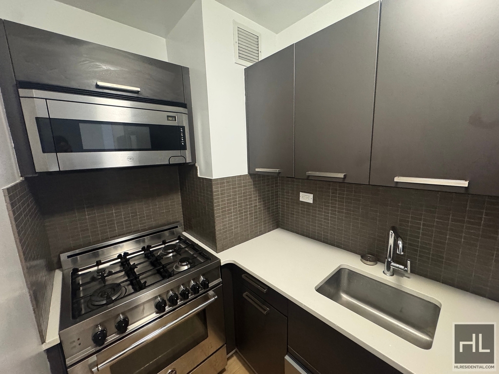 East 39th Street - Photo 1