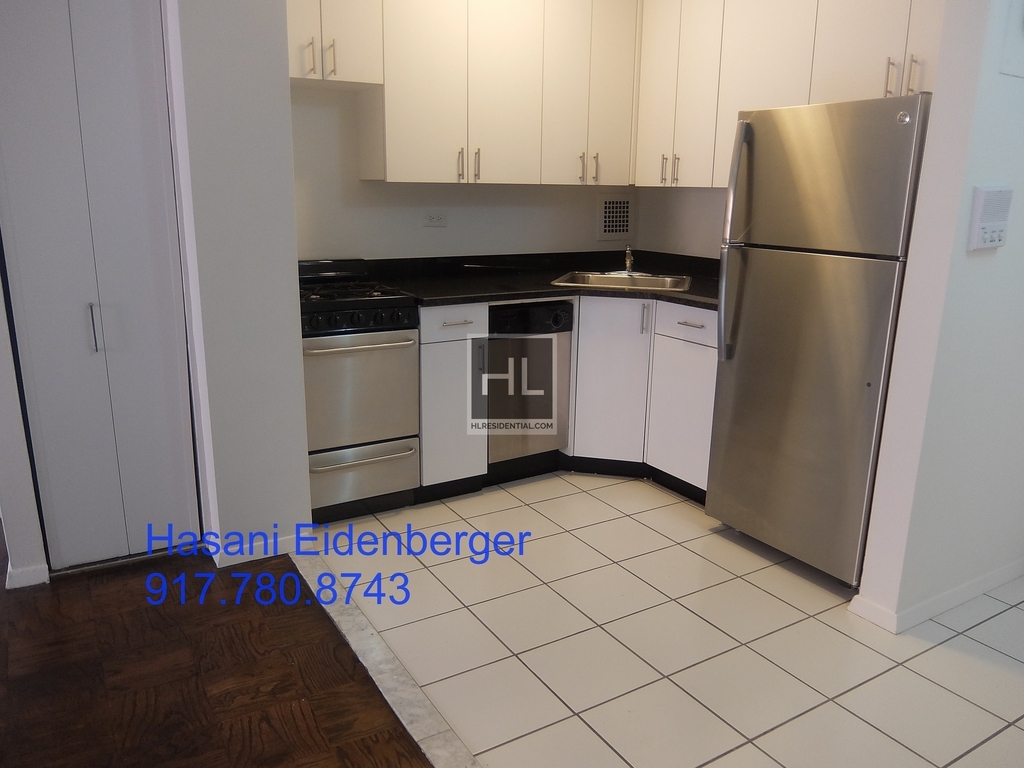 West 22 Street - Photo 3