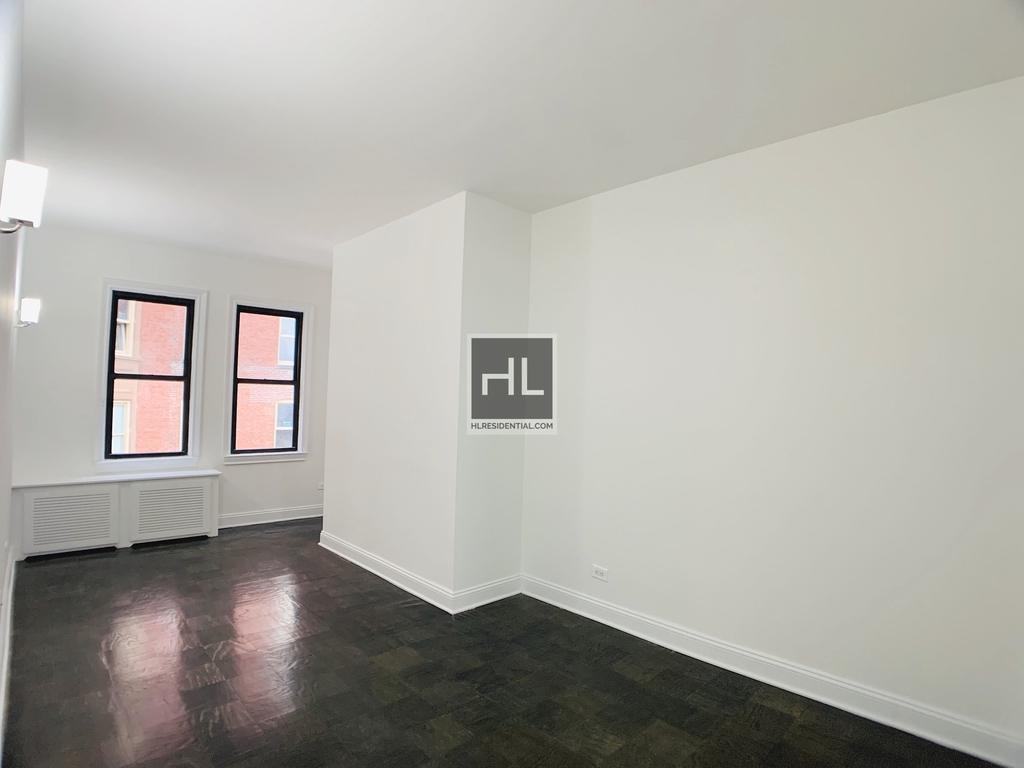 West 22 Street - Photo 2