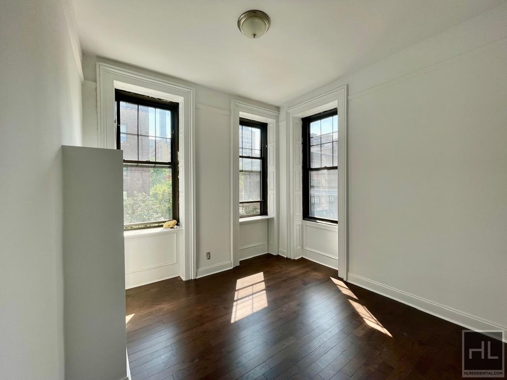 Lexington Avenue - Photo 1