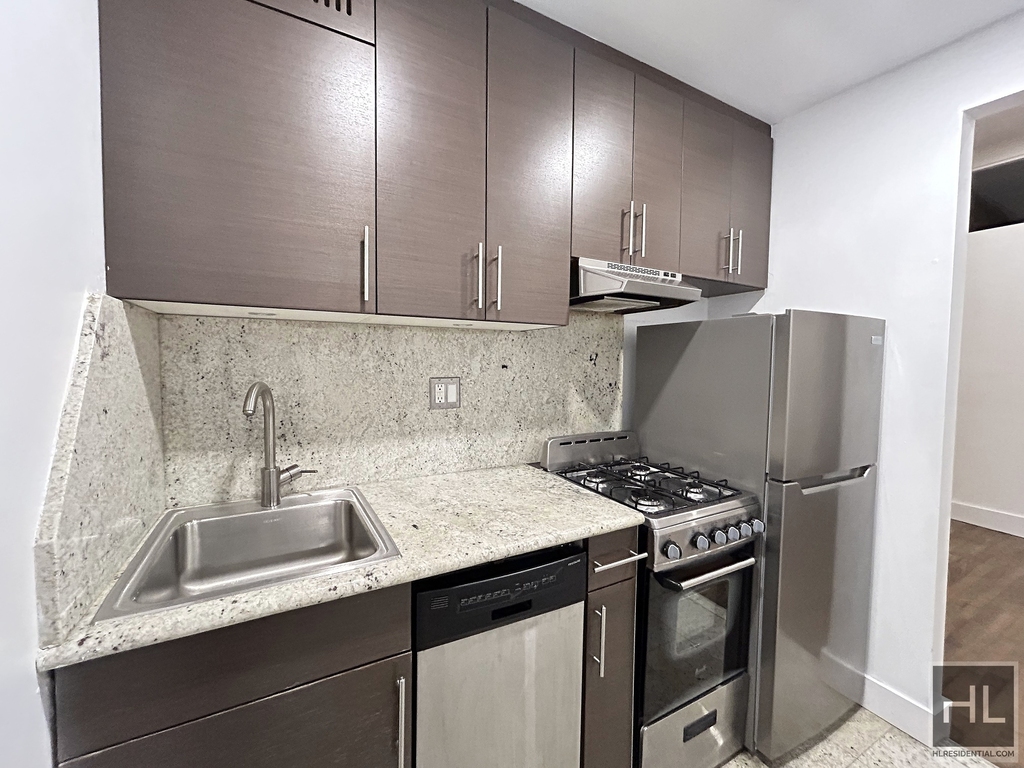 East 80th Street - Photo 2