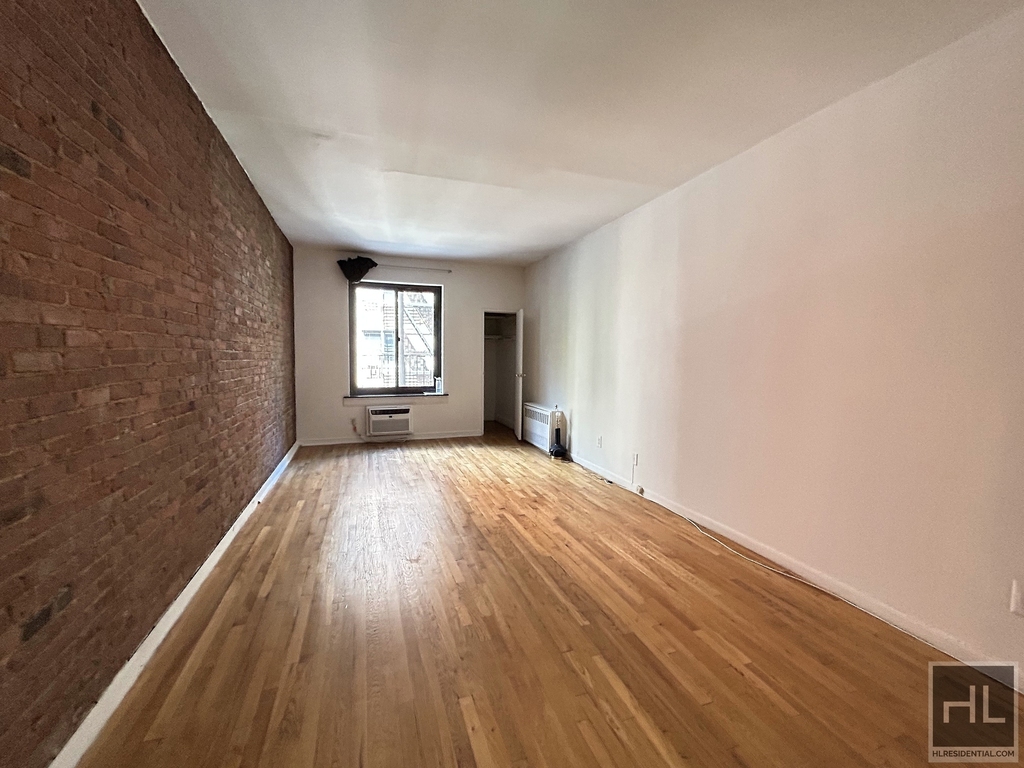 East 80th Street - Photo 0