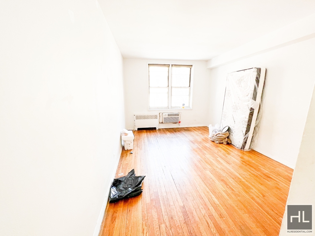 East 58th Street - Photo 0