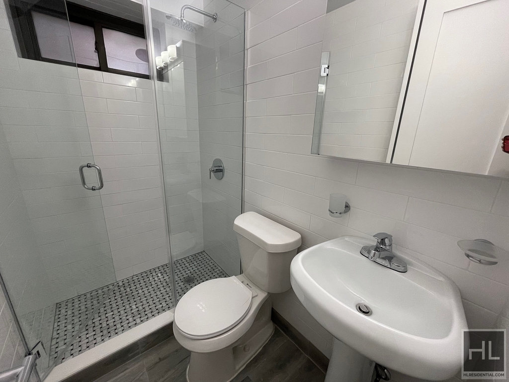 East 89th Street - Photo 14