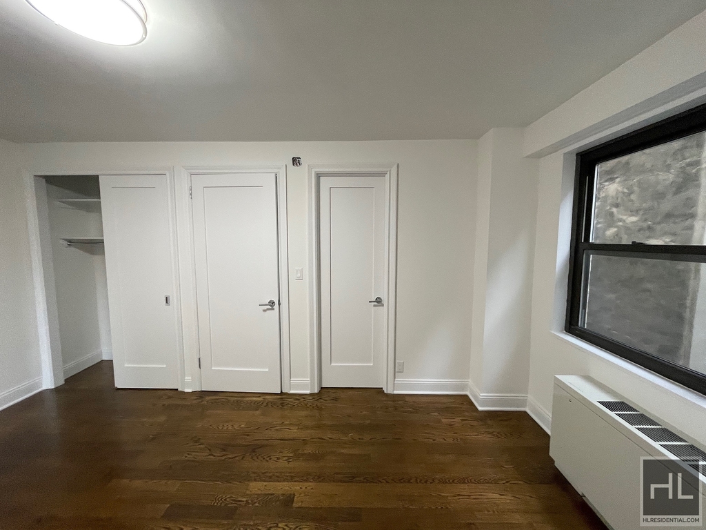 East 89th Street - Photo 6