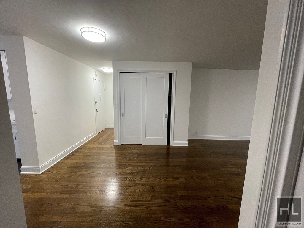 East 89th Street - Photo 8