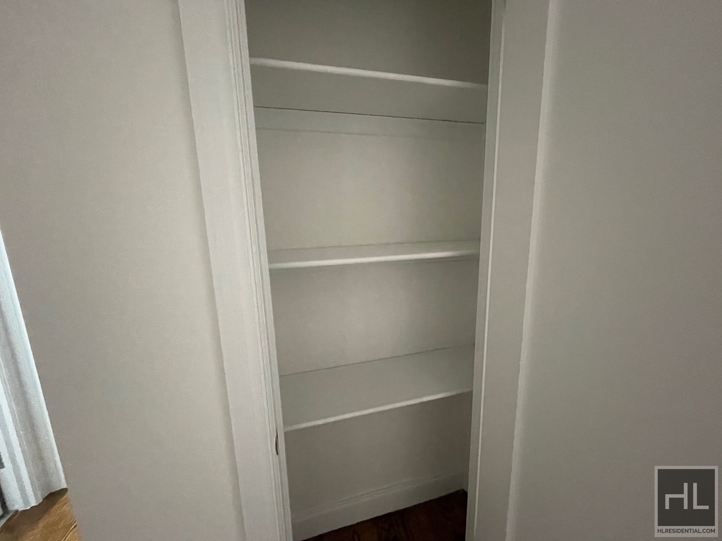 East 89th Street - Photo 9