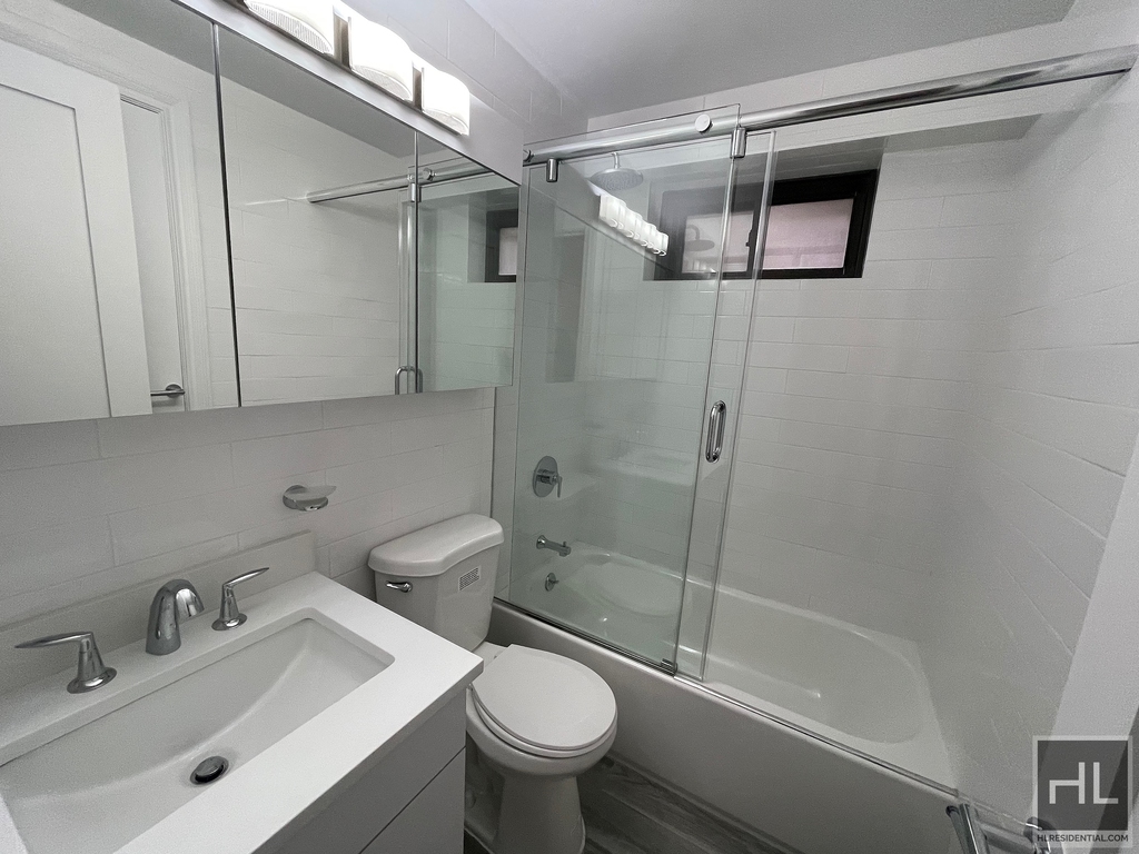 East 89th Street - Photo 11