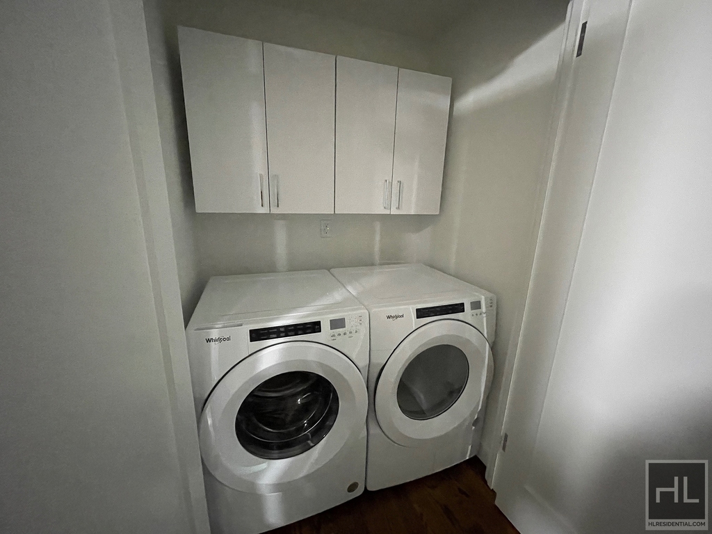 East 89th Street - Photo 3