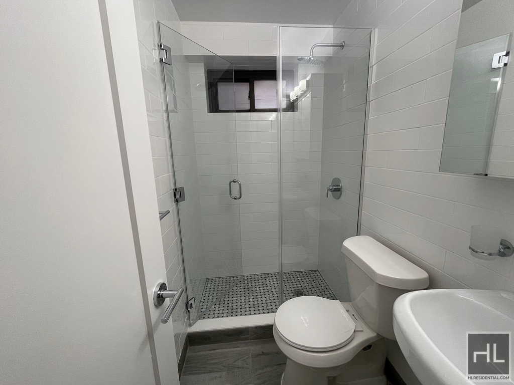 East 89th Street - Photo 13