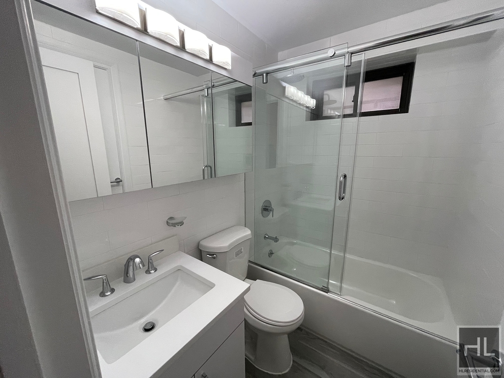 East 89th Street - Photo 10