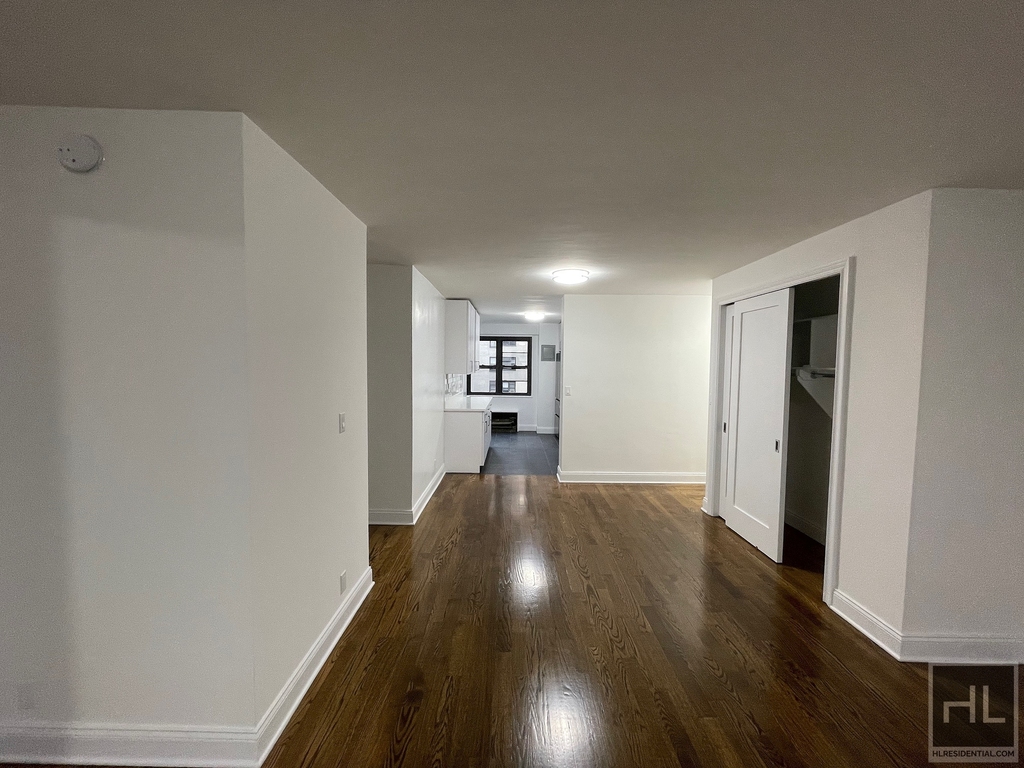 East 89th Street - Photo 15