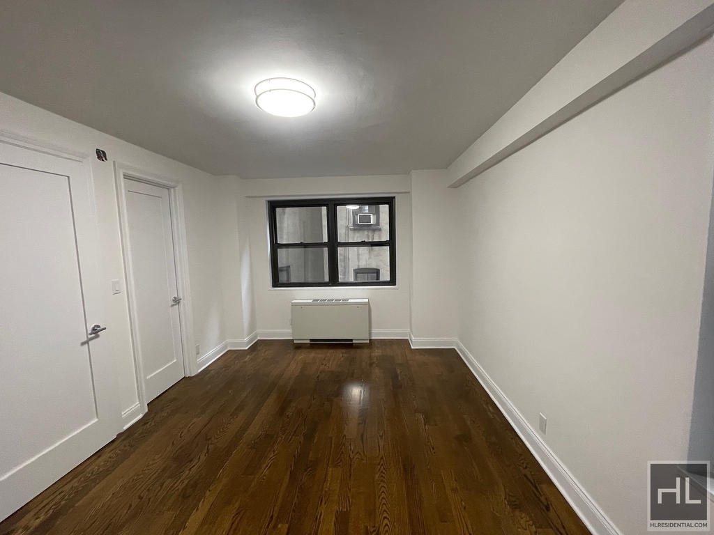 East 89th Street - Photo 5