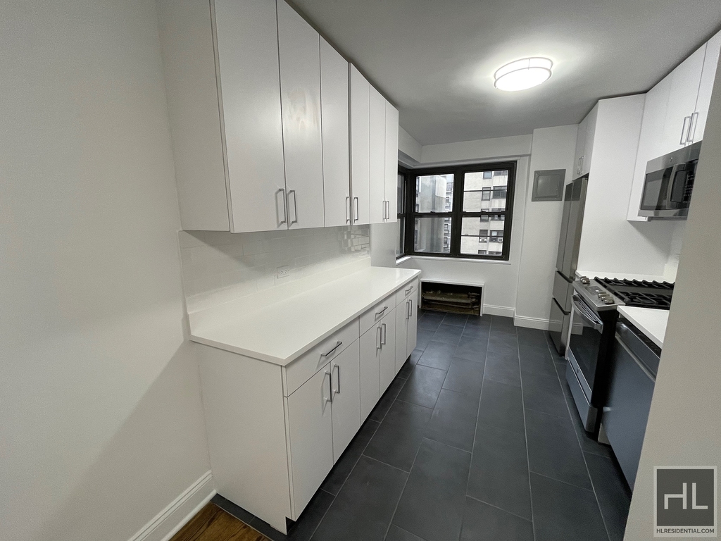 East 89th Street - Photo 2