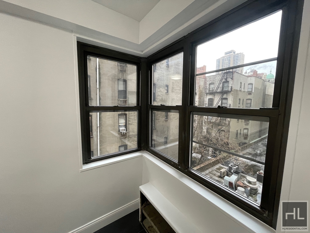 East 89th Street - Photo 4