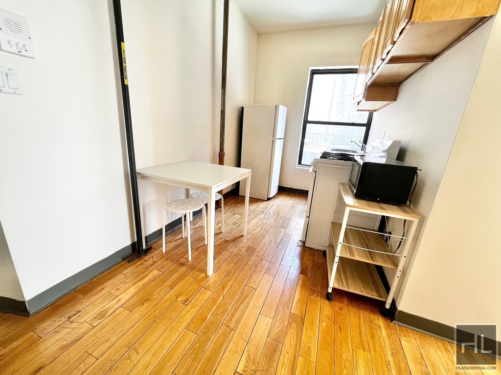 East 14 Street - Photo 7