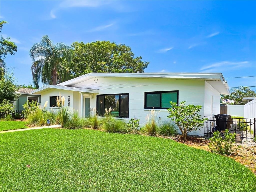 2809 46th Street S - Photo 2