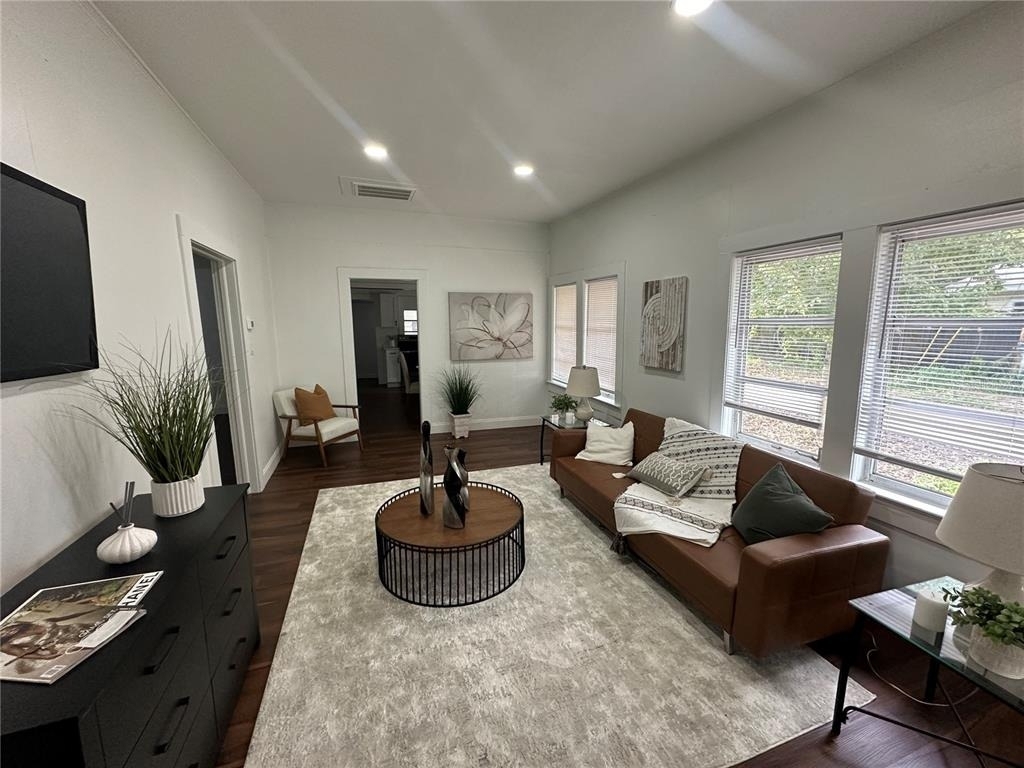 6506 N Wellington Avenue - Photo 11